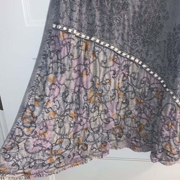 Palak Sleeveless Dress - Picture 2 of 7